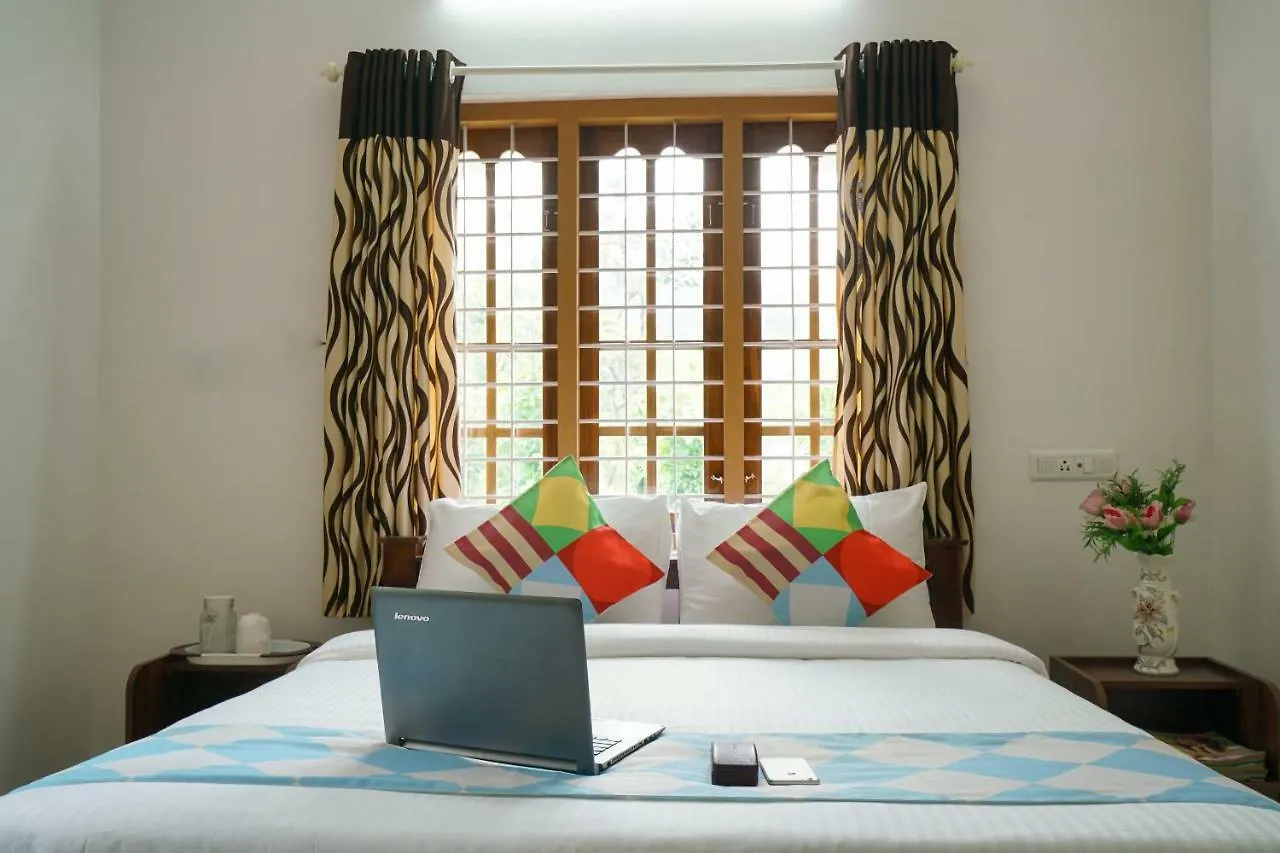 4Bhk White Snow Spacious Holiday Home Munnar