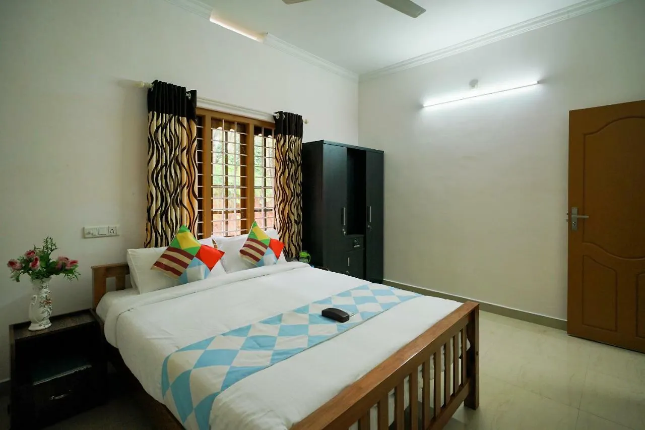 4Bhk White Snow Spacious Holiday Home Munnar Villa