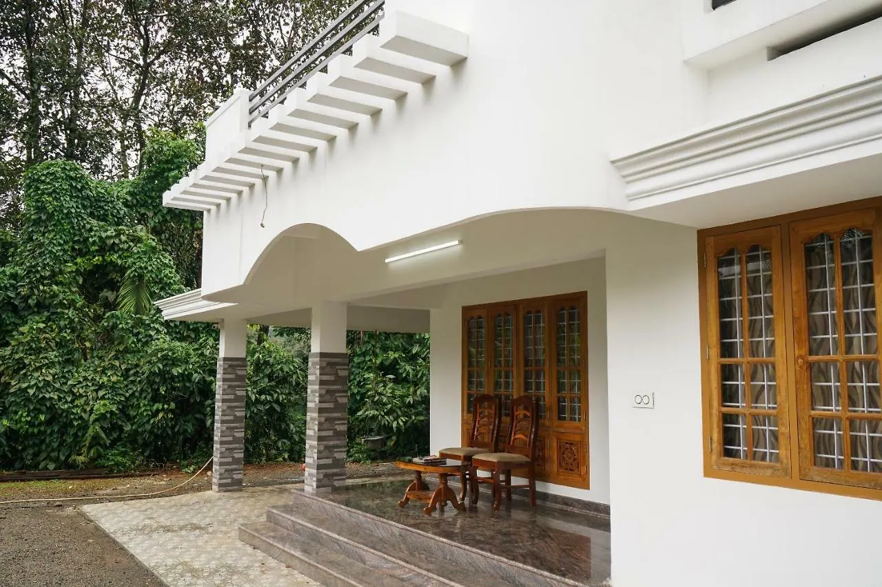4Bhk White Snow Spacious Holiday Home Munnar